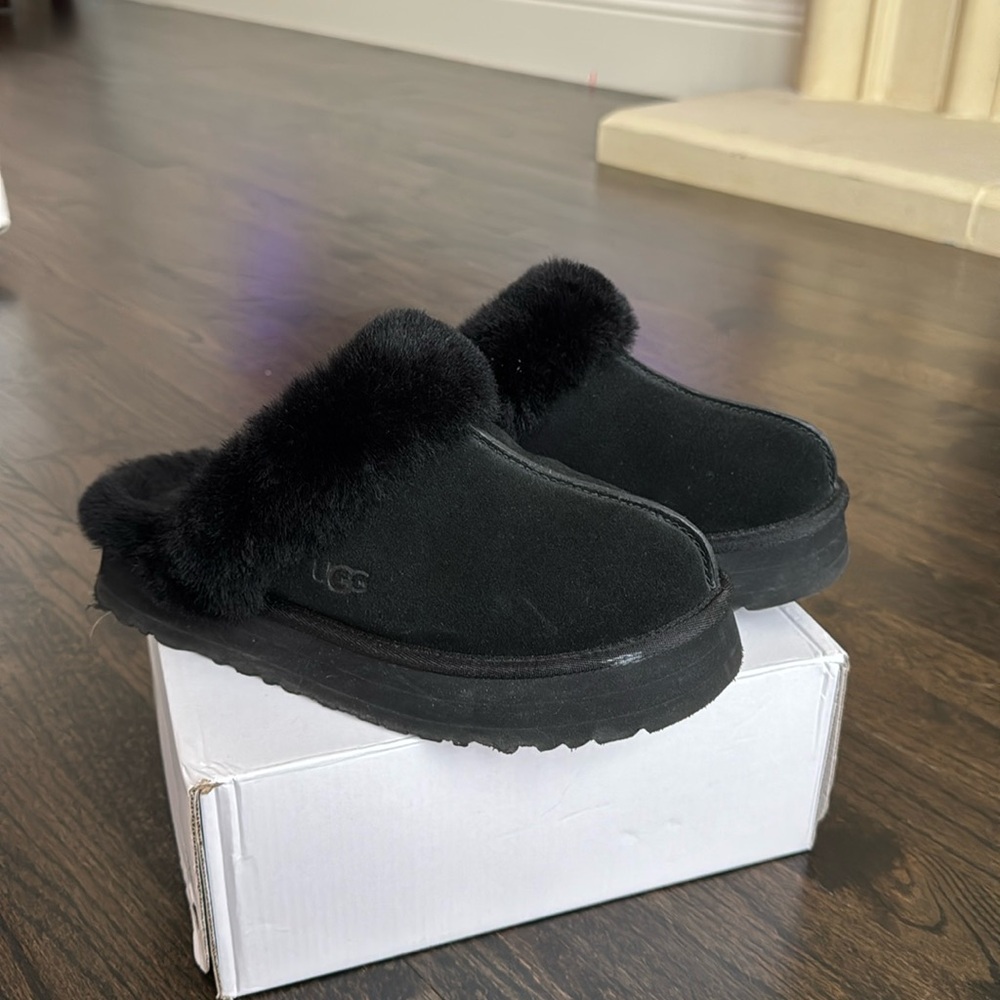 UGG size 10 slides